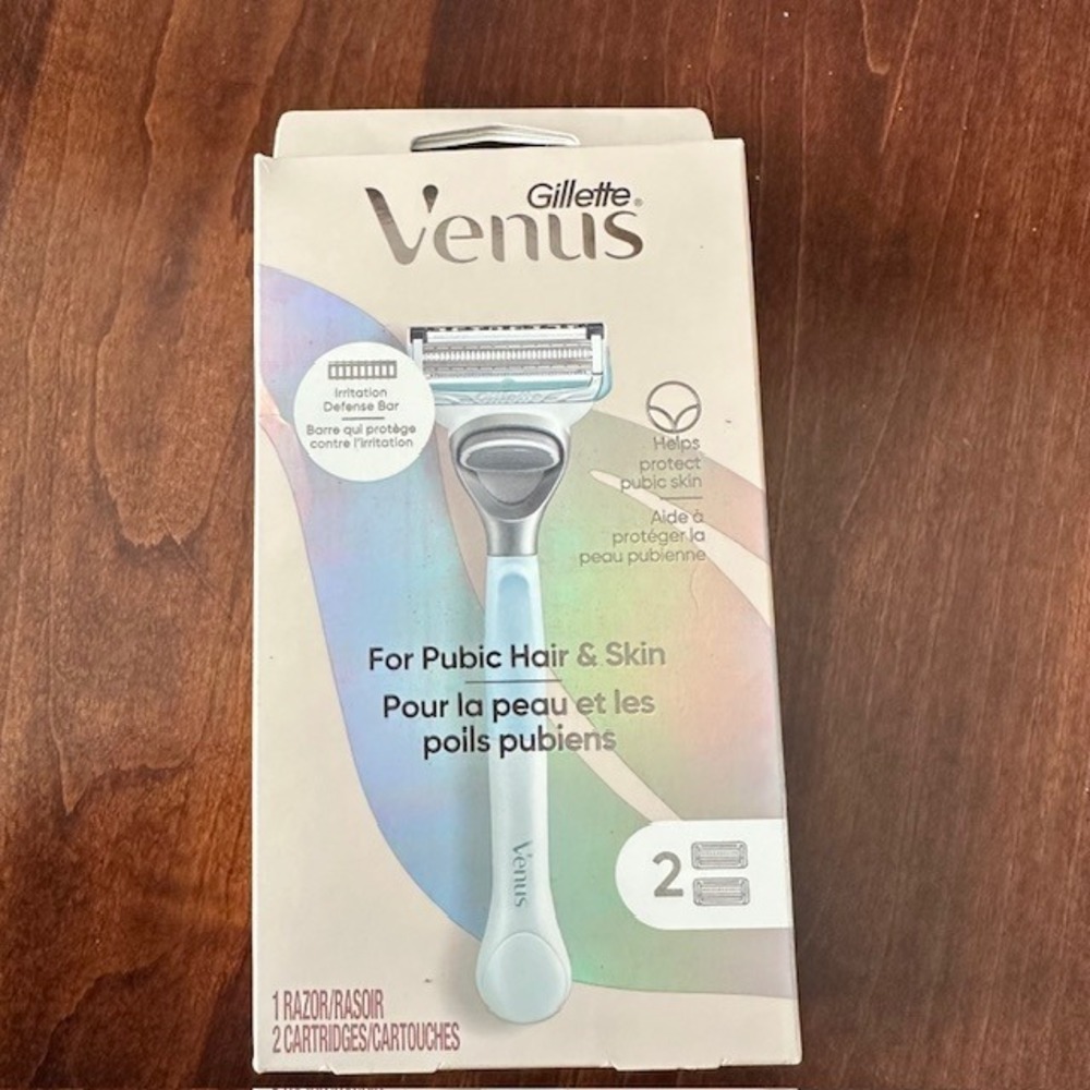 Gillette Venus For Pubic Hair & Skin Razor 2 Cartridges Irritation Defense Bar‎